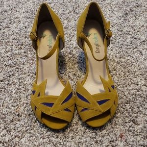 NWOB FARYLROBIN Siance Peeptoe Heels Size 8